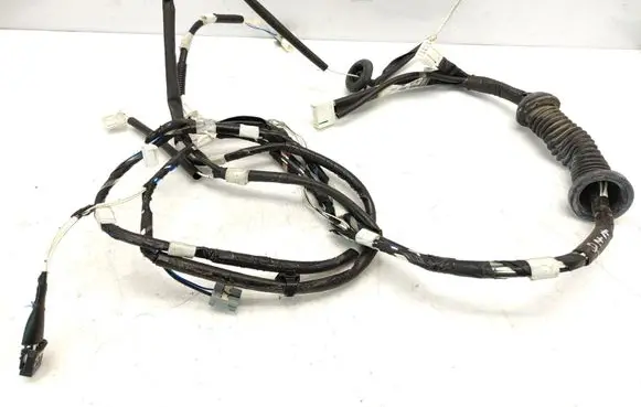 Toyota RAV 4 (XA30) Tailgate/trunk wiring harness 821840R010