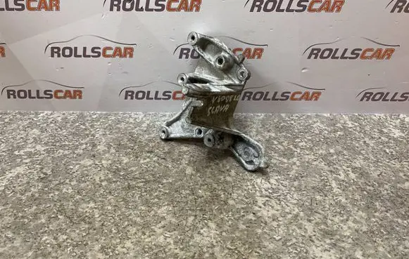 Volvo V50 Power steering pump mounting bracket 9656392880
