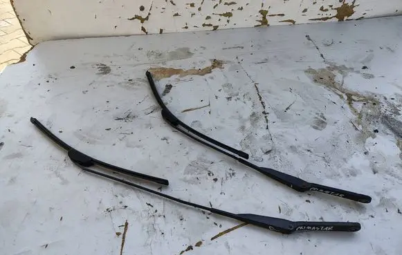 Nissan Primastar Front wiper blade arm