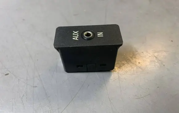 BMW 5 F10 F11 AUX in-socket connector 6930561 61346930561 84109237655