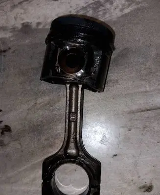 Honda Accord Piston with connecting rod