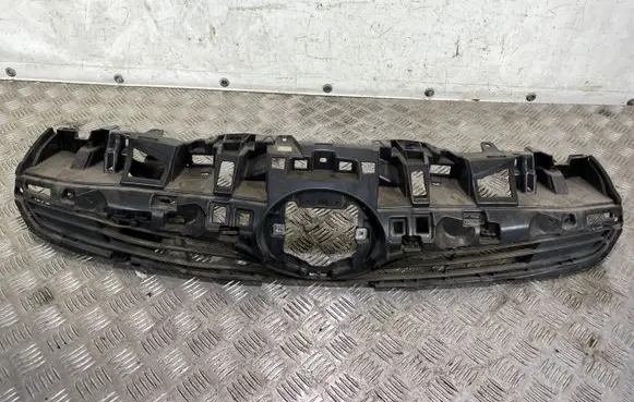 Toyota Prius (XW50) Front bumper upper radiator grill 5311647010