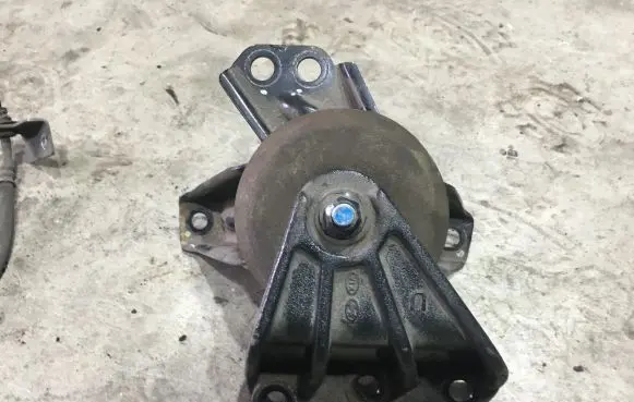 Hyundai Tucson TL Engine mount bracket 21810D3200