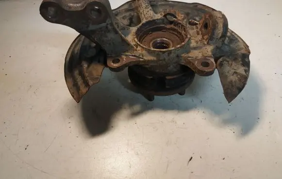 Toyota Avensis T220 Front wheel hub