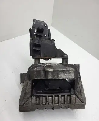Volkswagen PASSAT B7 Engine mount bracket 1K0199262