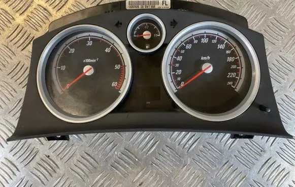 Opel Zafira B Speedometer (instrument cluster) 13267520 SW7655