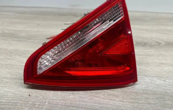 Audi A5 8T 8F Tailgate rear/tail lights 8T0945094 AU484 13007