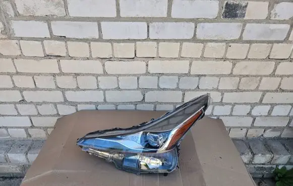 Toyota Prius (XW50) Headlight/headlamp 4710947108 4710647105