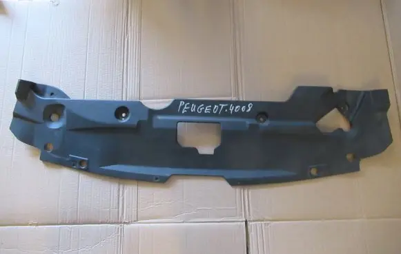 Engine bonnet/hood lock trim molding