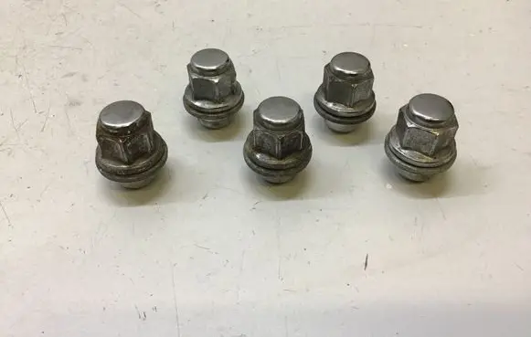 Toyota RAV 4 (XA50) Nuts/bolts 