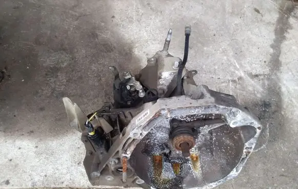 Manual 5 speed gearbox