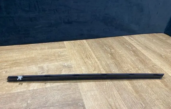 Front door glass trim molding