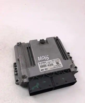 KIA Sportage Engine control unit/module ECU 391502A395 0281033427