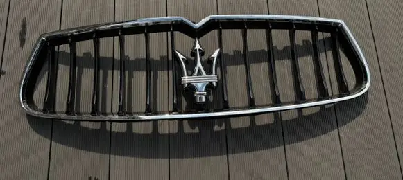 Maserati Ghibli Front bumper upper radiator grill 670011097