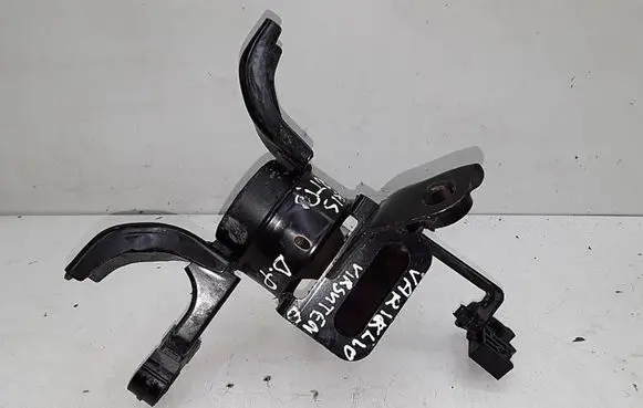 Toyota Auris E180 Engine mounting bracket