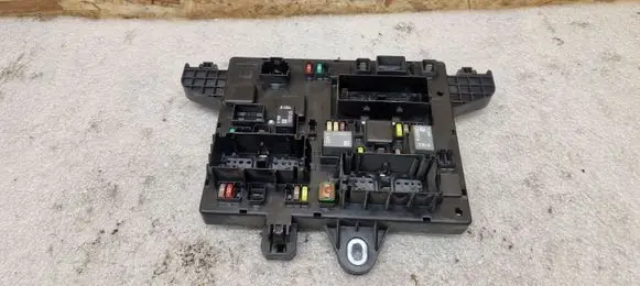 Opel Astra J Fuse module 365927271 13302301 1102600000