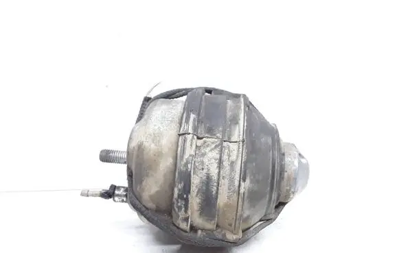 Volvo V70 Engine mount bracket 