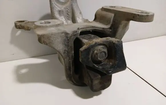 Honda Civic Engine mount bracket