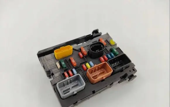 Citroen C4 I Picasso Fuse module 9664055680