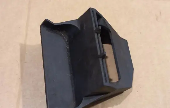 BMW 7 E38 Radiator mount bracket 17111737706