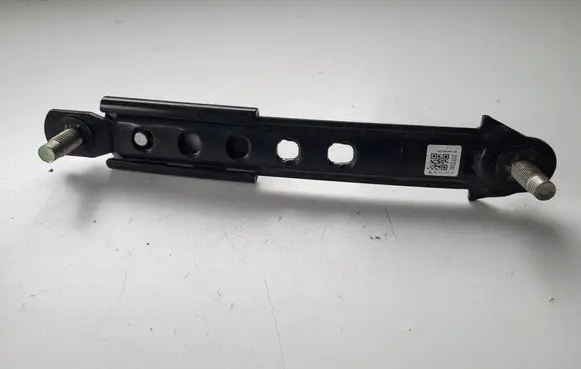 Nissan Qashqai Seat belt height adjuster 
