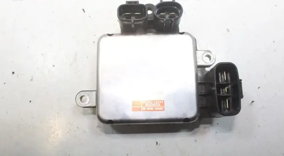 Lexus IS III XE30 Fan control module 8925730110