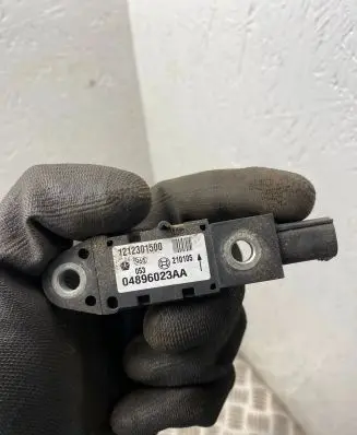 Chrysler Voyager Airbag deployment crash/impact sensor 04896023AA 1212301500 210105
