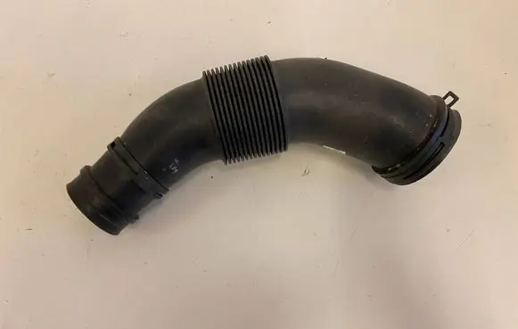 Volkswagen Touareg II Air intake hose/pipe 7P0129627B