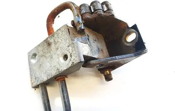 Volkswagen Touran I Front door upper hinge