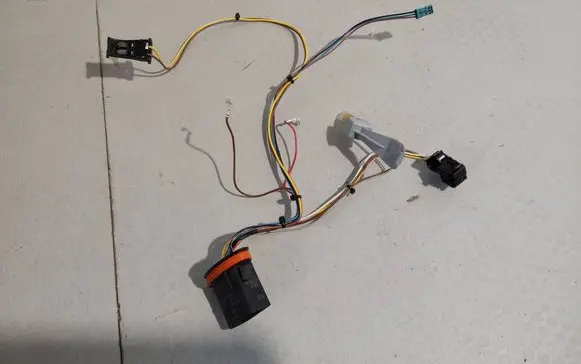 Volkswagen Touran II Headlight/headlamp wiring loom/harness 1304487037