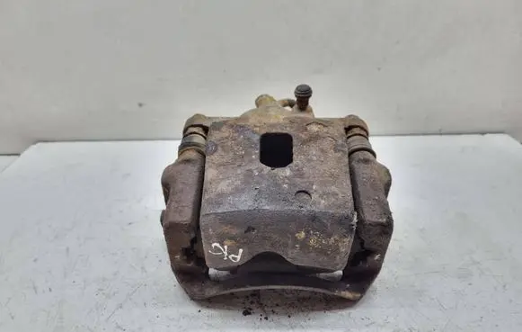 Toyota RAV 4 (XA20) Front brake caliper