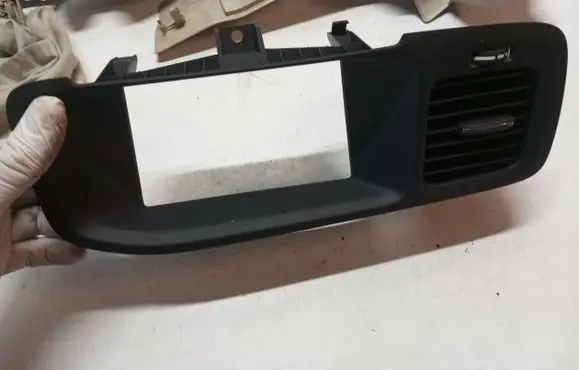 Dash center air vent grill