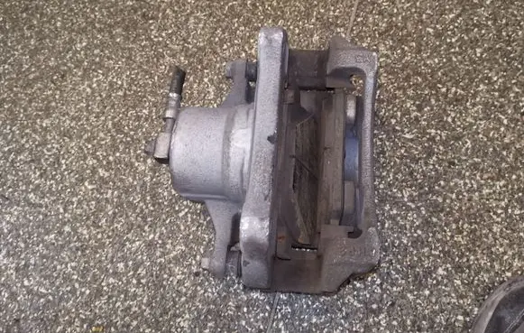 Buick Encore I Front brake caliper 42672634