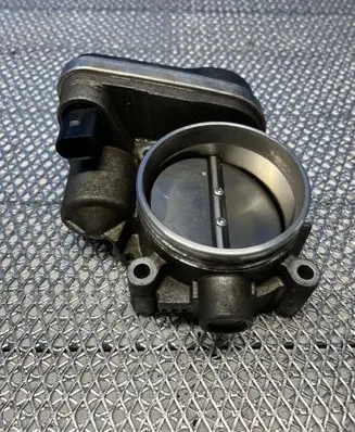 BMW 5 E60 E61 Throttle valve 7516946-04