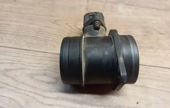 Volkswagen Golf V Mass air flow meter 0281002531