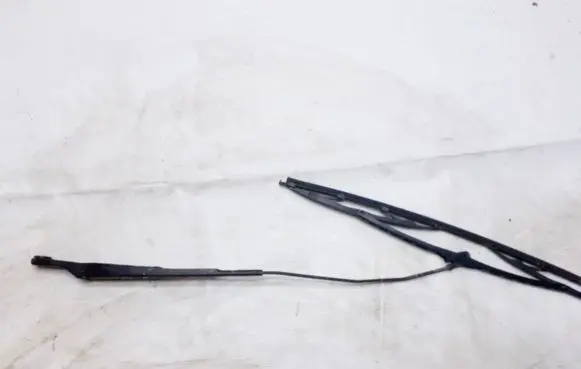 Peugeot 406 Front wiper blade arm