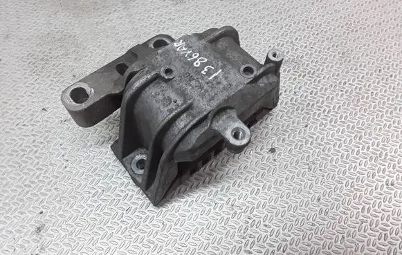 Volkswagen Golf Plus Engine mount bracket 1K0199262