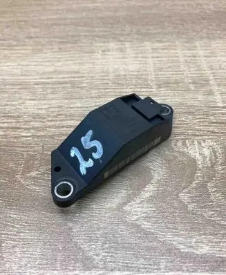 Mercedes-Benz E W211 Airbag deployment crash/impact sensor A0018209326 25571179A4 Q03