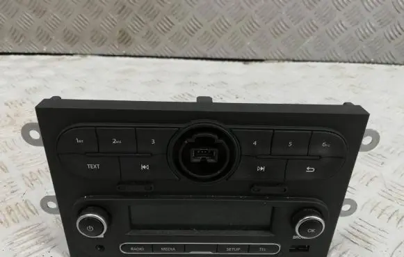 Renault Twingo III Radio/CD/DVD/GPS head unit 281151884R R013X07 07CAF3D0002