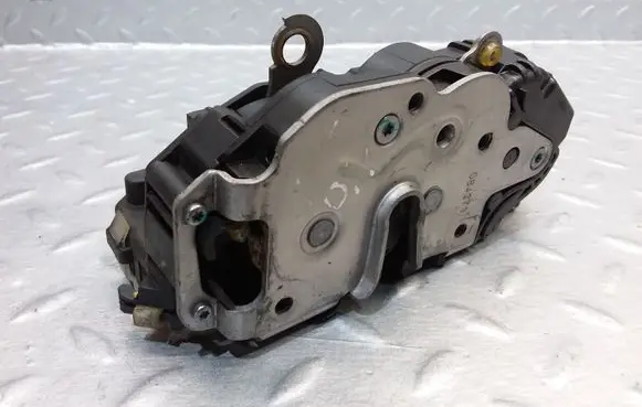 Opel Insignia A Front door lock 90274297 3023801E01S