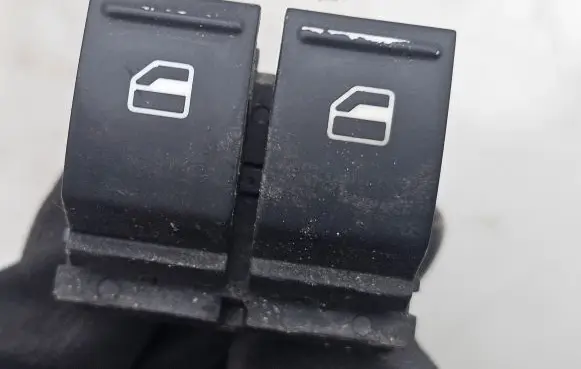 Volkswagen PASSAT B6 Electric window control switch 1K3959857A