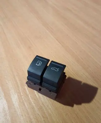 Volkswagen PASSAT B6 Fuel tank opening switch 3C0959903