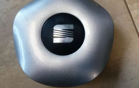 Seat Alhambra (Mk1) Original wheel cap 1L0601149G NE70213