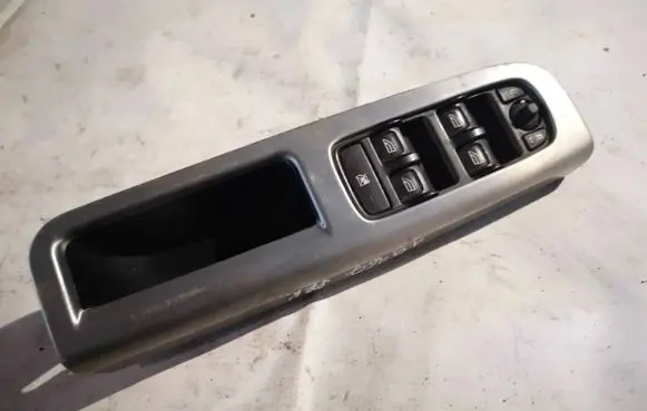 Volvo V50 Electric window control switch 30773210