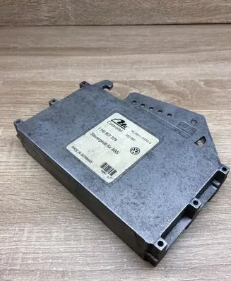 Volkswagen Golf III ABS control unit/module 1H0907379 10094103034
