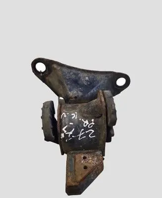 Mazda 6 Engine mount bracket