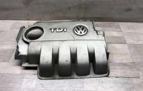 Volkswagen Touran I Engine cover (trim) 03G103967D 03G103161C 03G103263