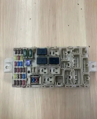 Mitsubishi L200 Fuse module 00690H03