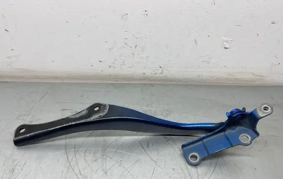Engine bonnet/hood hinges