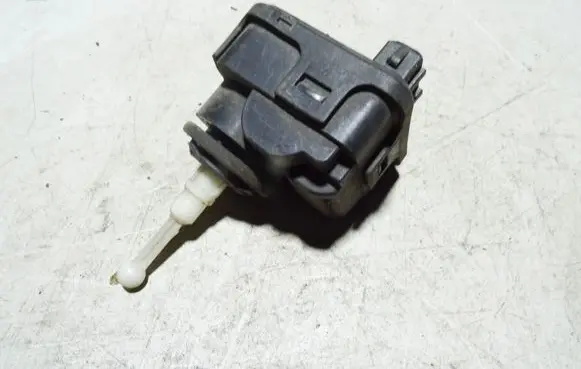 Headlight level adjustment motor